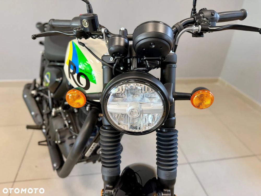 Royal Enfield HNTR - 17