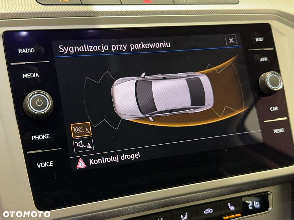 Volkswagen Passat 2.0 TDI SCR Comfortline - 34