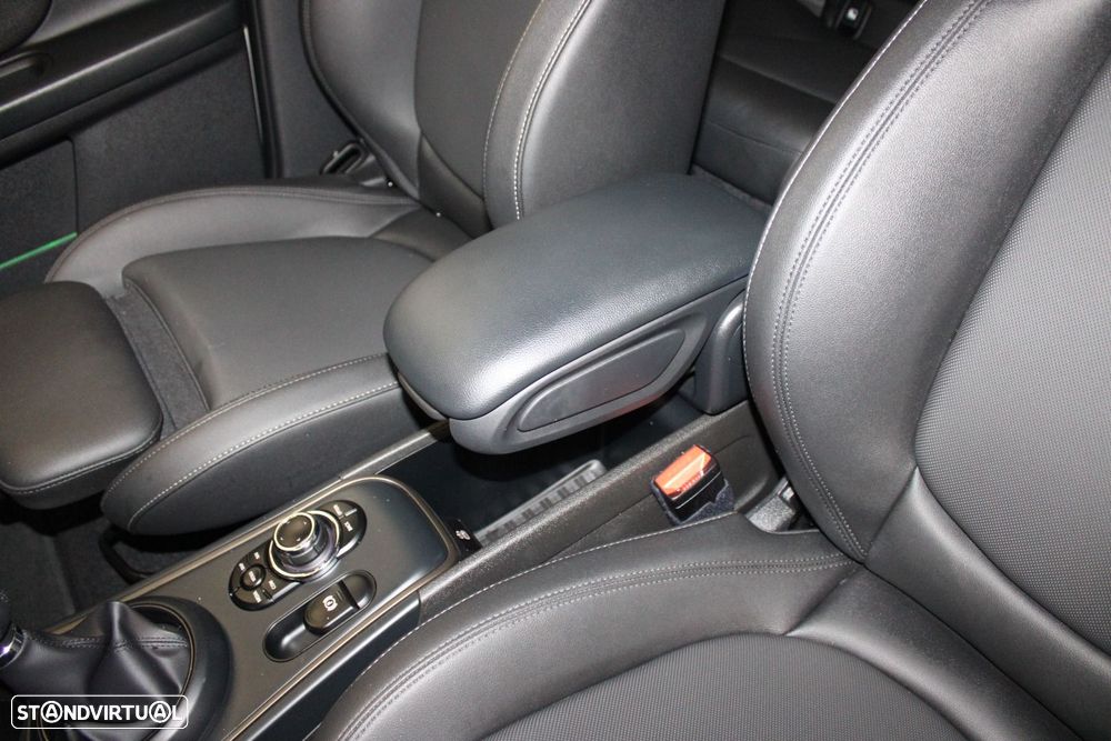 MINI Countryman Cooper SE ALL4 Auto - 32