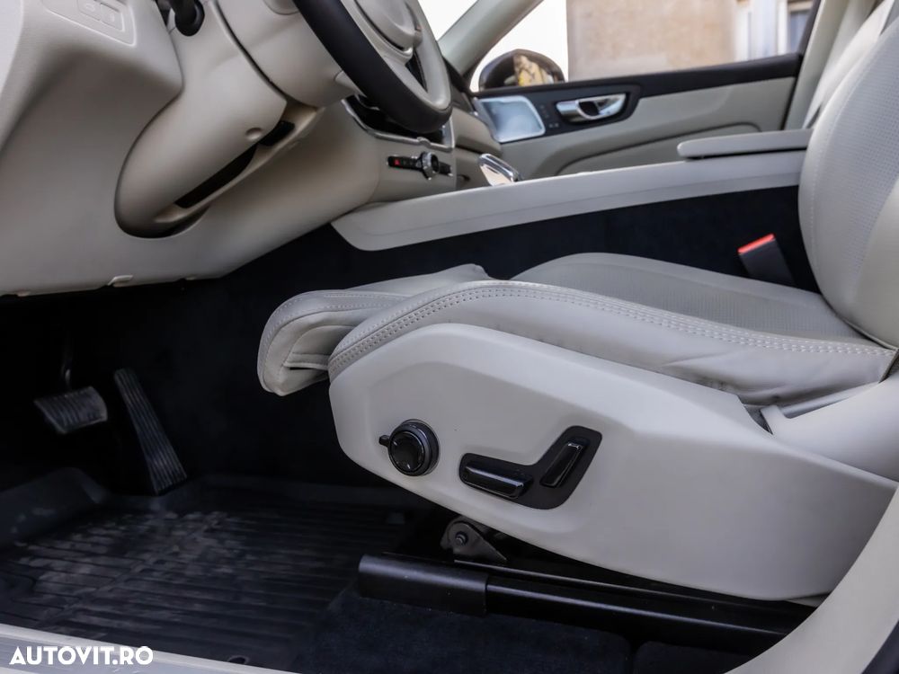Volvo XC 60 T8 AWD AT PHEV Ultra Dark - 39