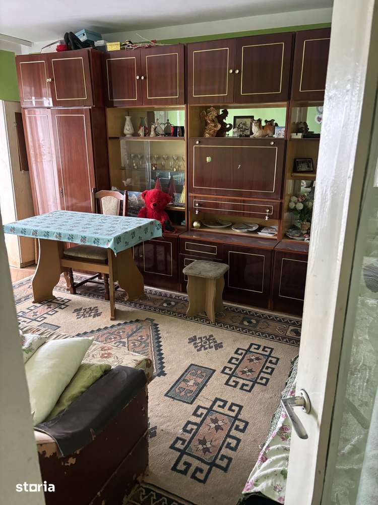 Vând apartament cu două camere decomandat — fotografia 3