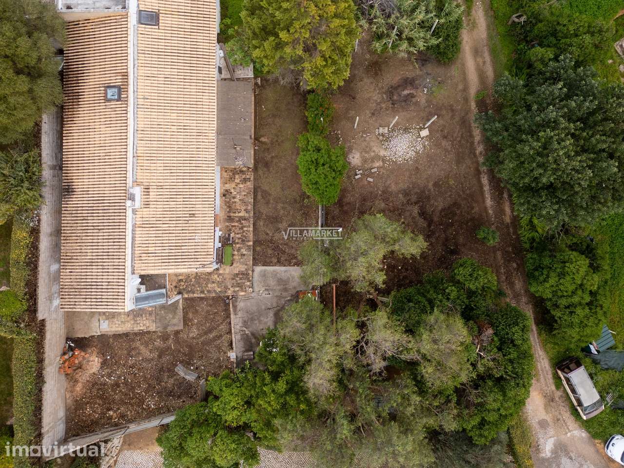 Moradia geminada V3 + 1 inserida num terreno com 651 m2 situada na Pat - Grande imagem: 4/45