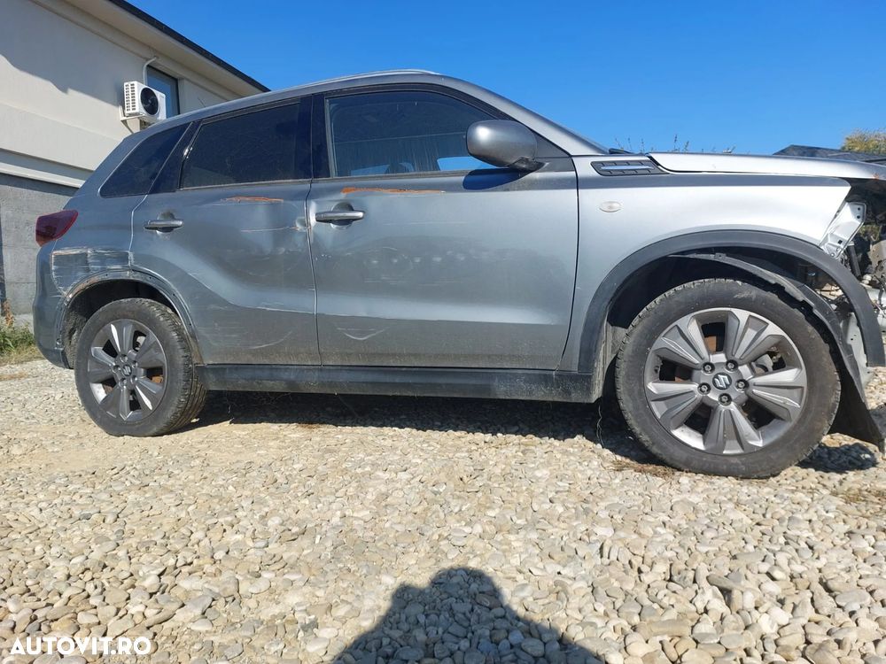 Suzuki Vitara 1.4 Boosterjet AllGrip MHEV Passion - 4