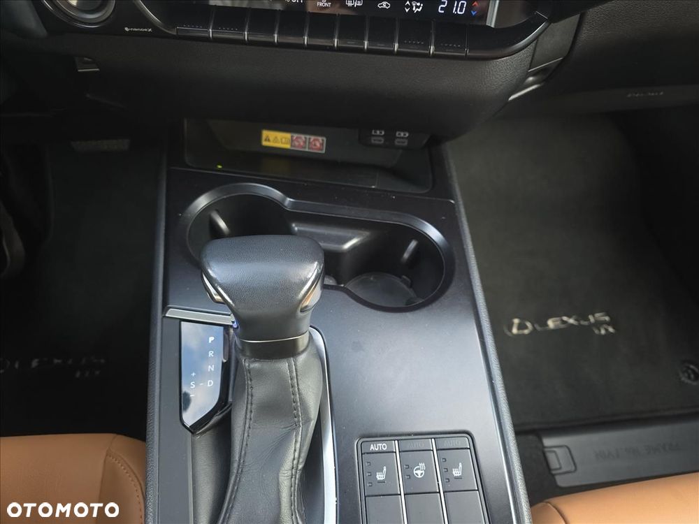 Lexus UX - 16