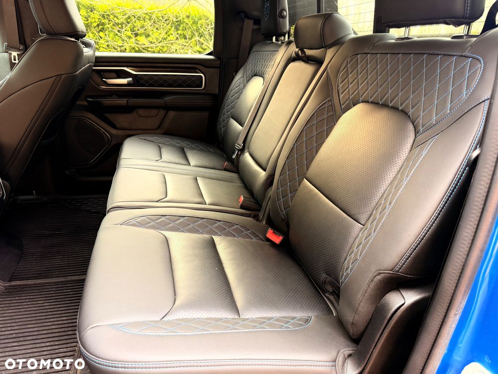 RAM 1500 Crew Cab Shortbed Bighorn - 17