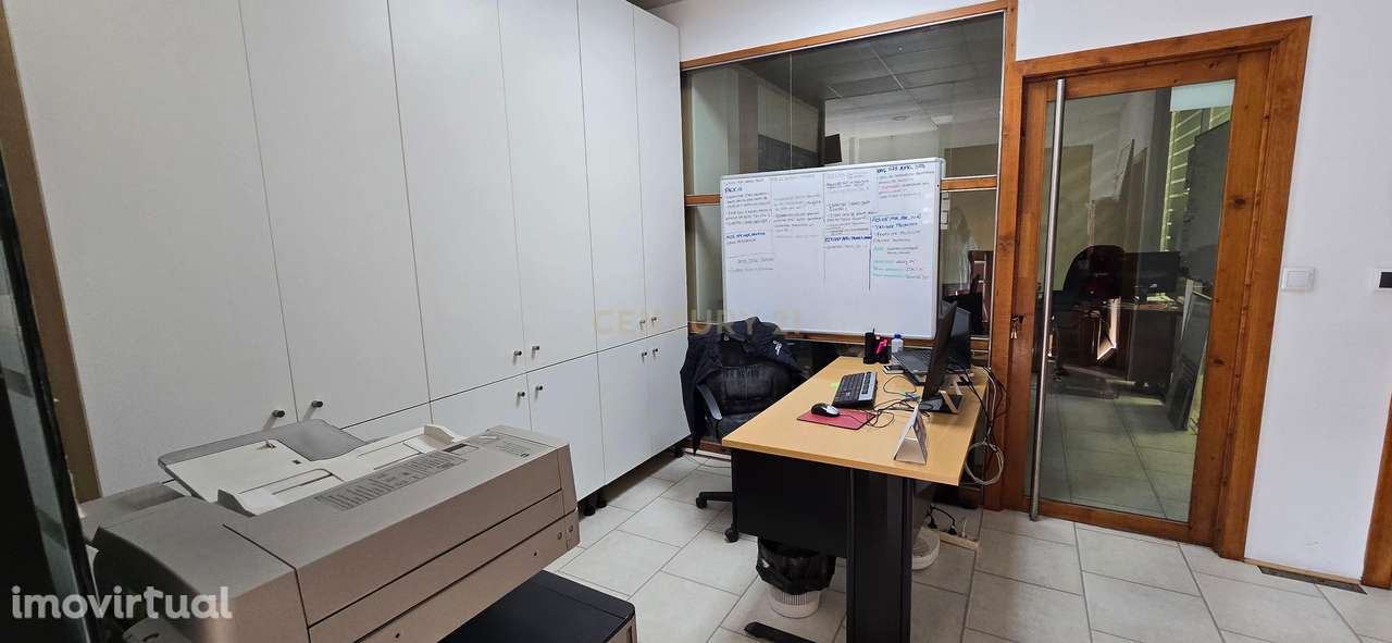 Espaçoso Armazém para Venda no Casal do Marco, em muito bom estado - Grande imagem: 4/11