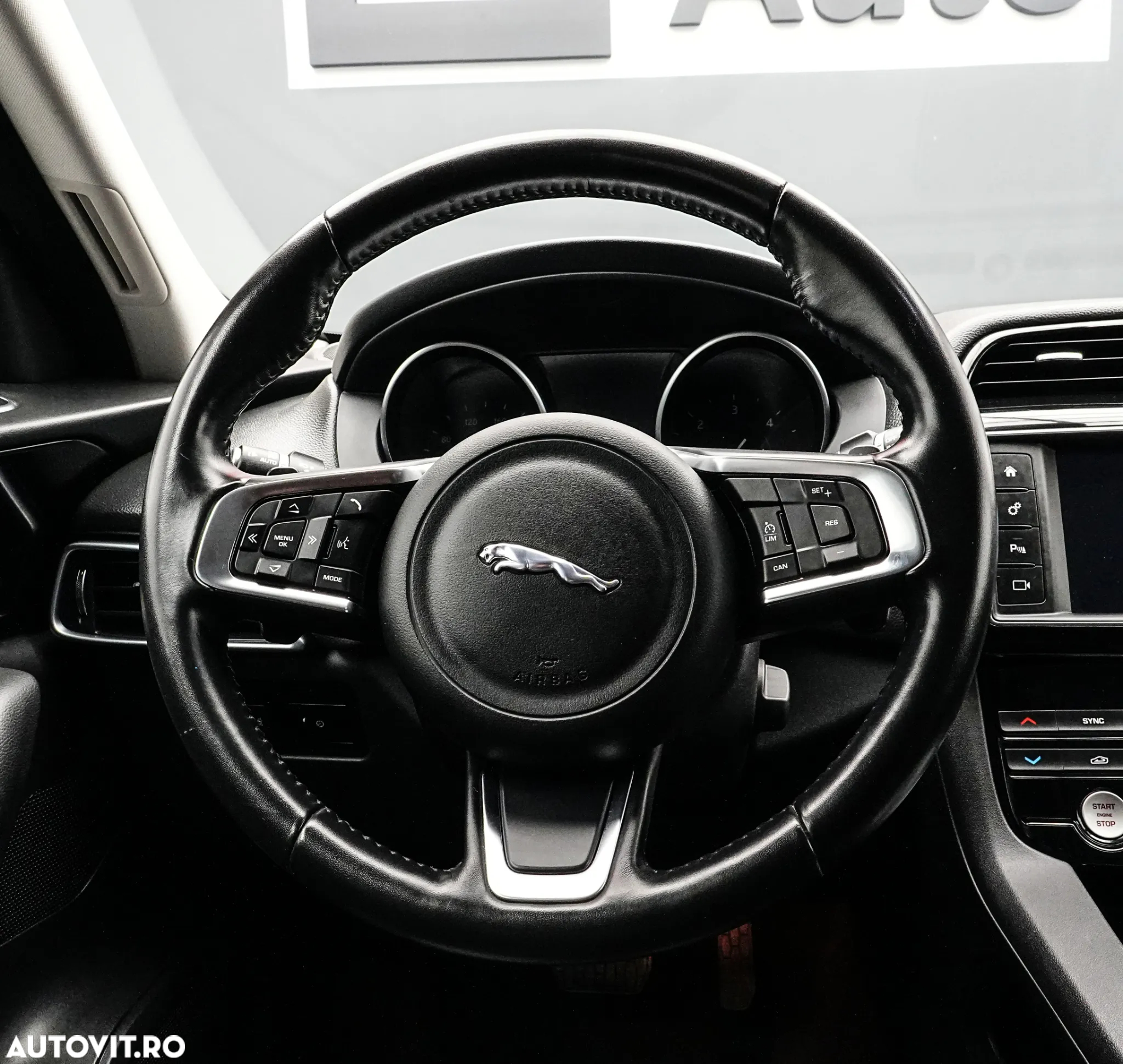 Jaguar F-Pace 20d AWD Pure - 18