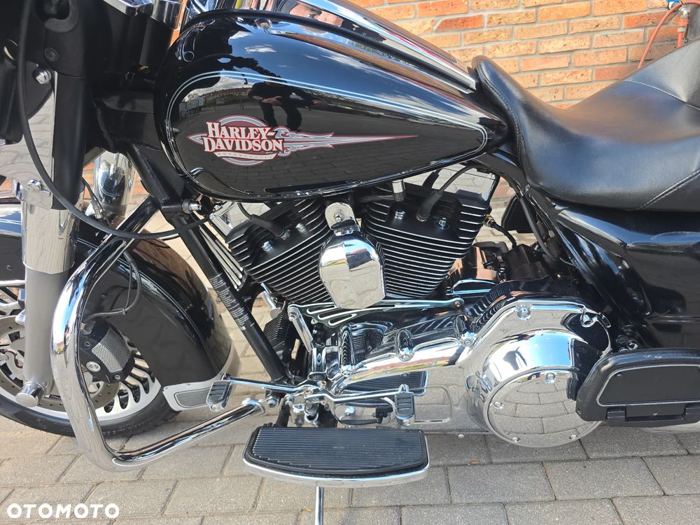 Harley-Davidson FLHT Electra Glide Standard - 24