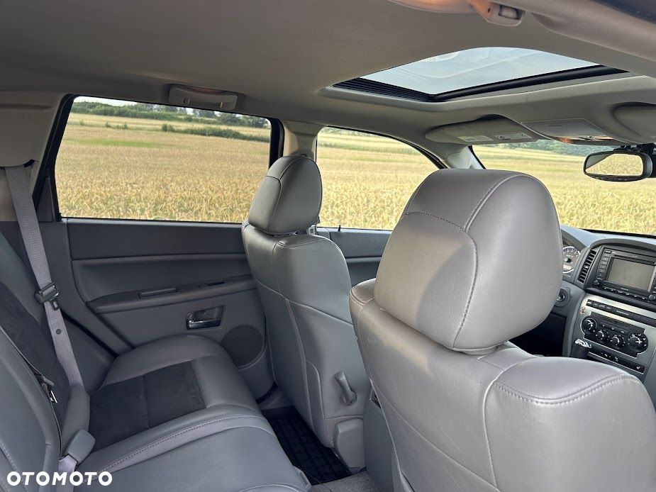 Jeep Grand Cherokee - 24