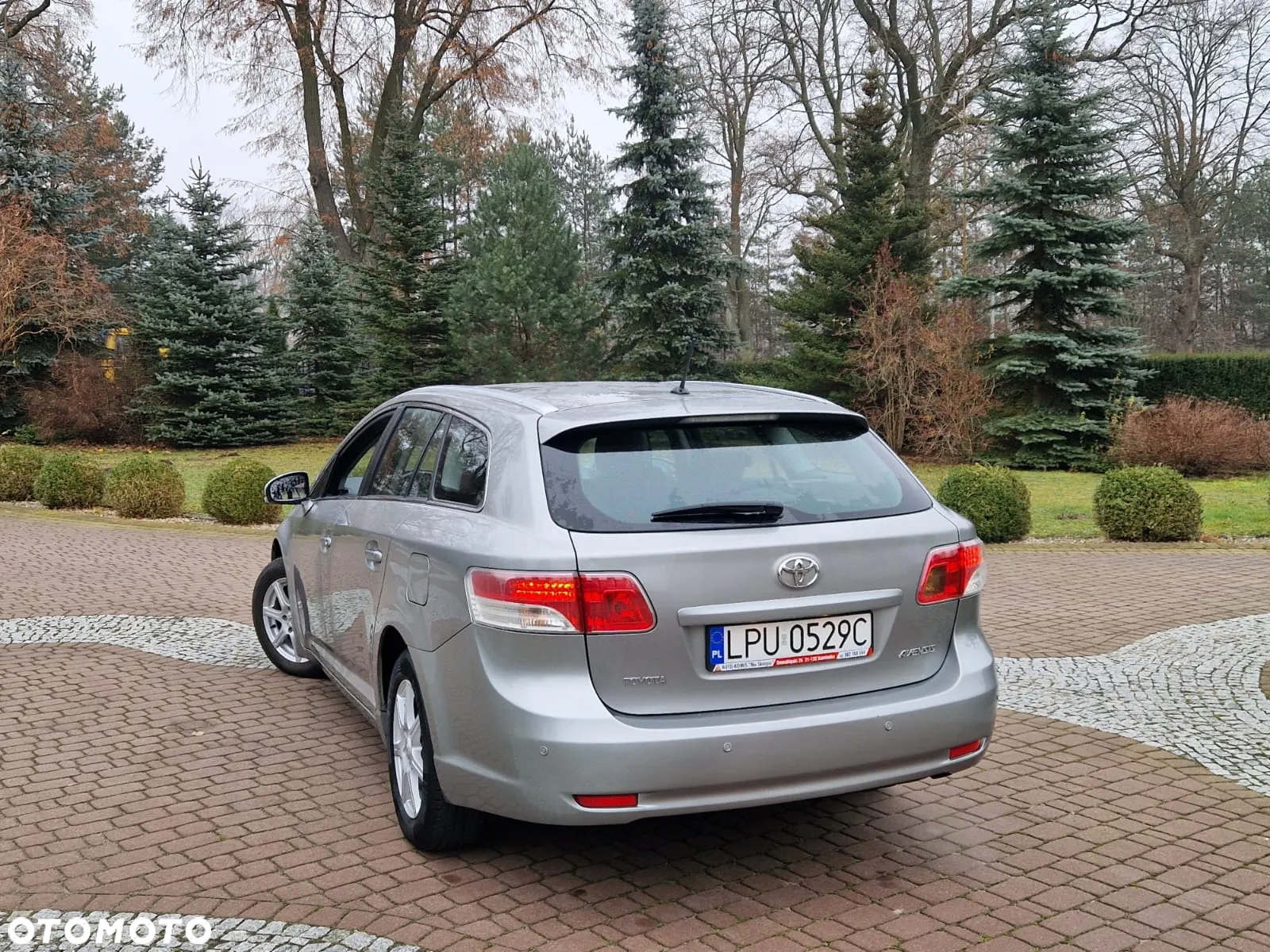 Toyota Avensis - 12