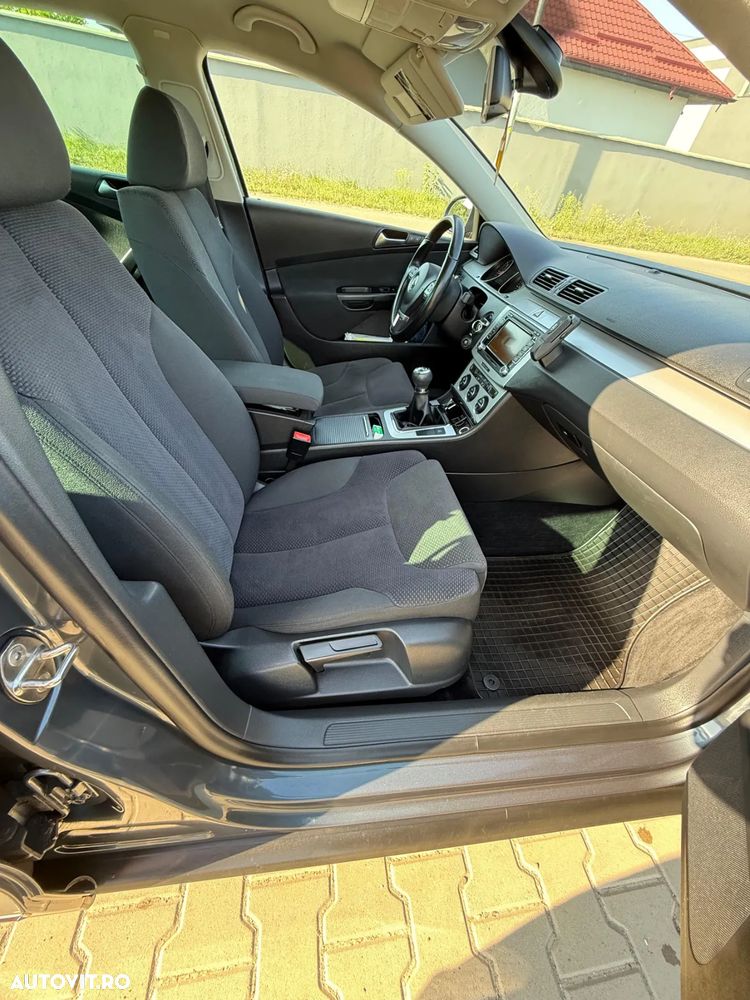 Volkswagen Passat - 4