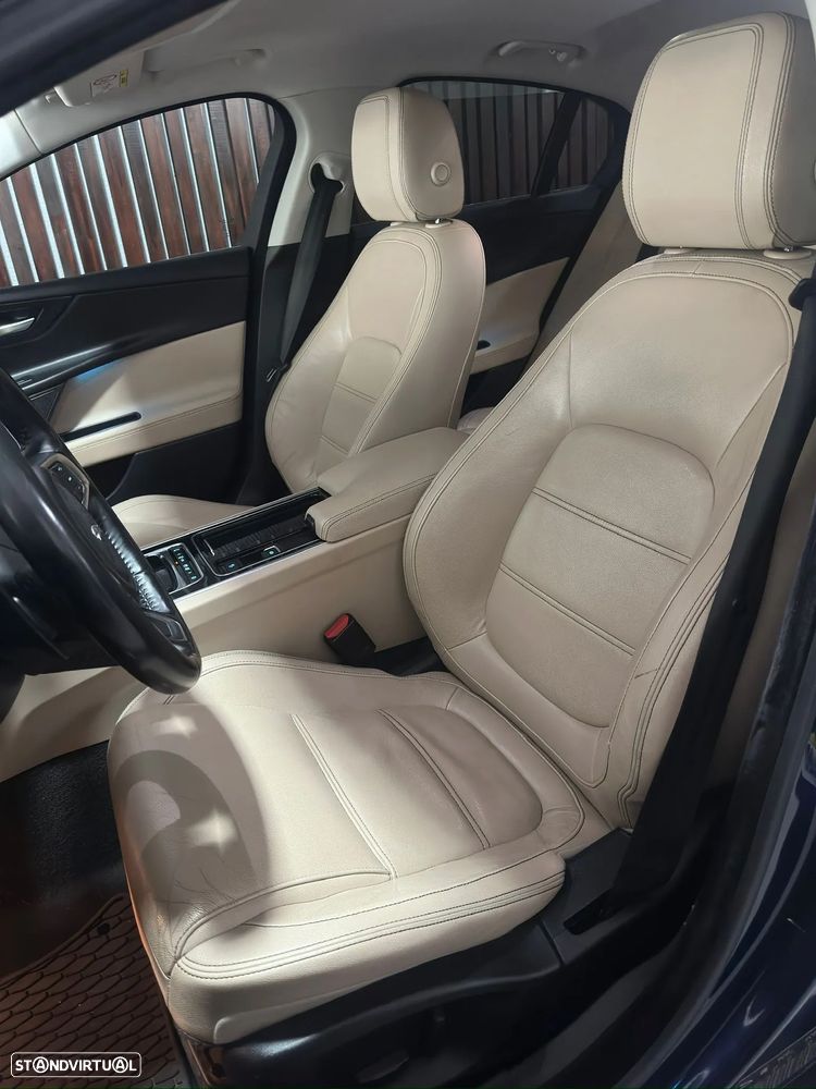 Jaguar XE 2.0 D Prestige Aut. - 11