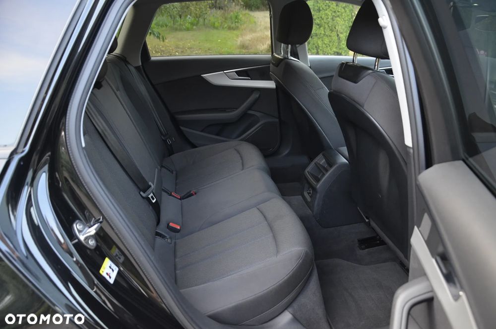 Audi A4 Avant 30 TDI S tronic design - 19