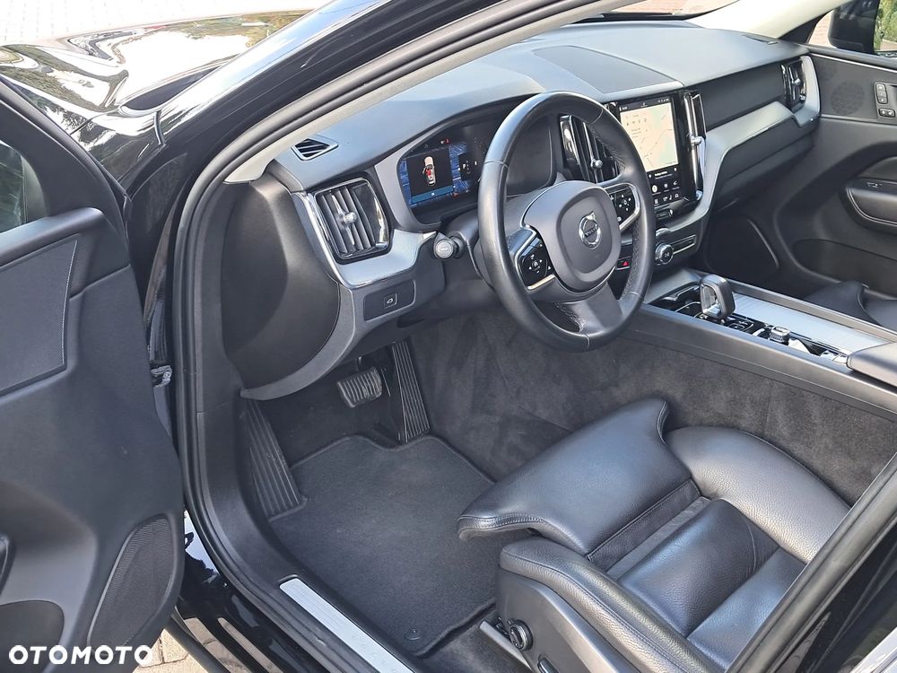 Volvo XC 60 B4 D Plus Dark - 16