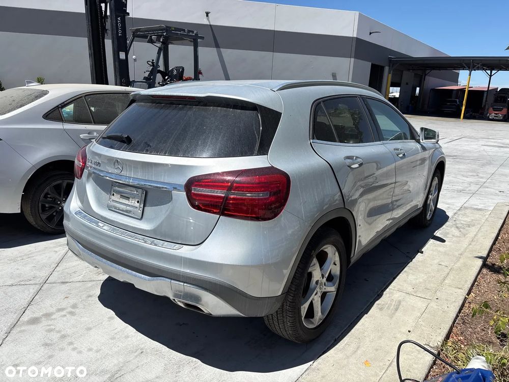 Mercedes-Benz GLA - 3