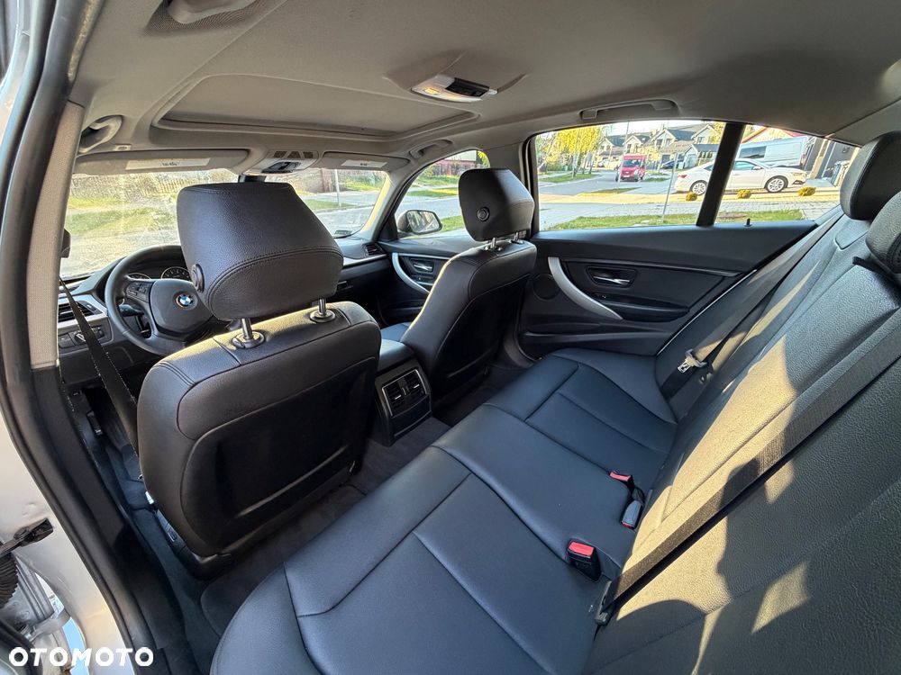 BMW Seria 3 320i - 17