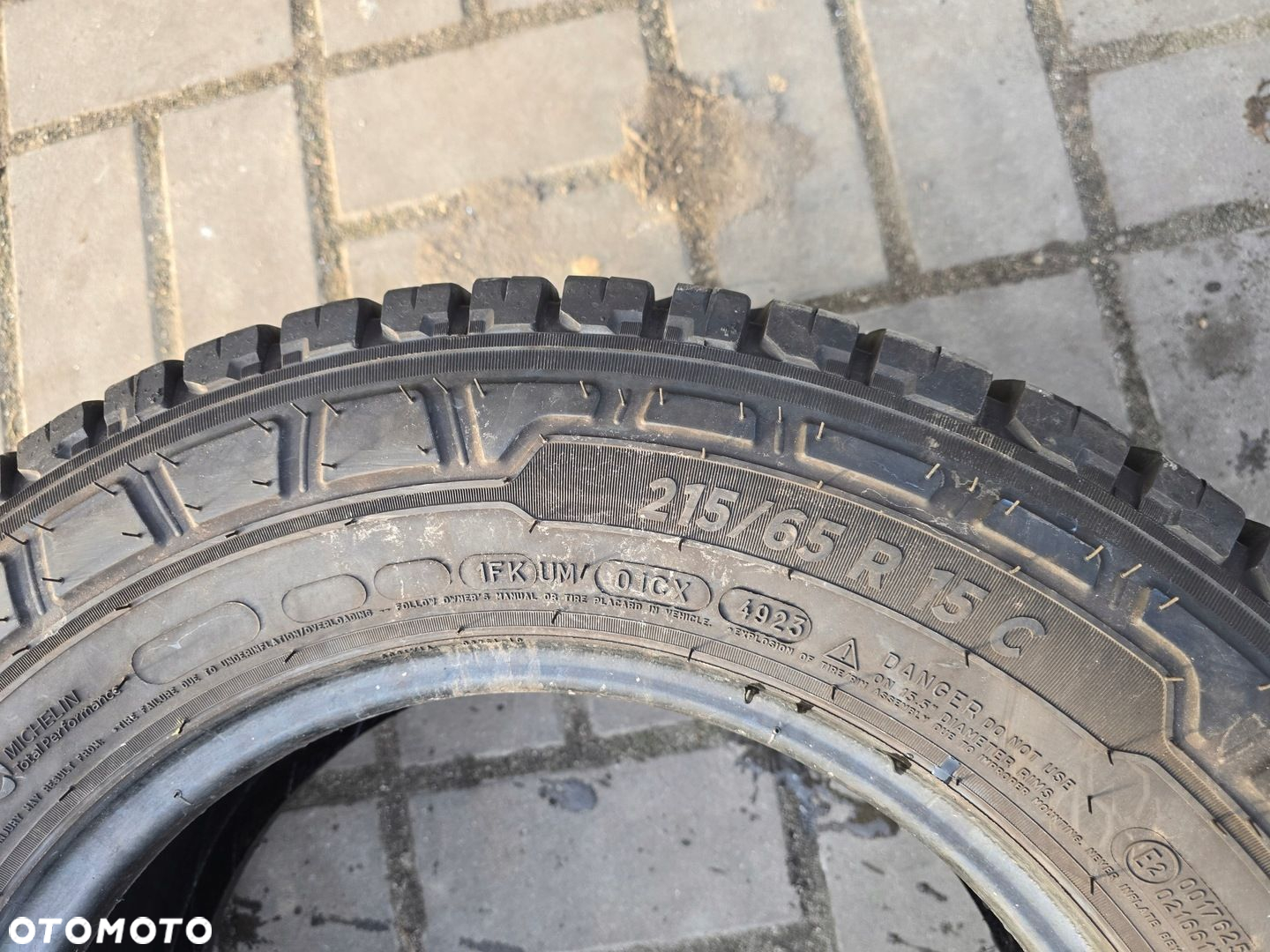 MICHELIN AGILIS CROSSCLIMATE 215/65R15C 104/102T 8,5mm 1X 23R - 4