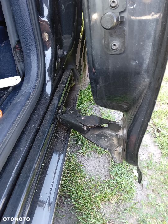 Peugeot 1007 rolka wózek drzwi lewa dolna