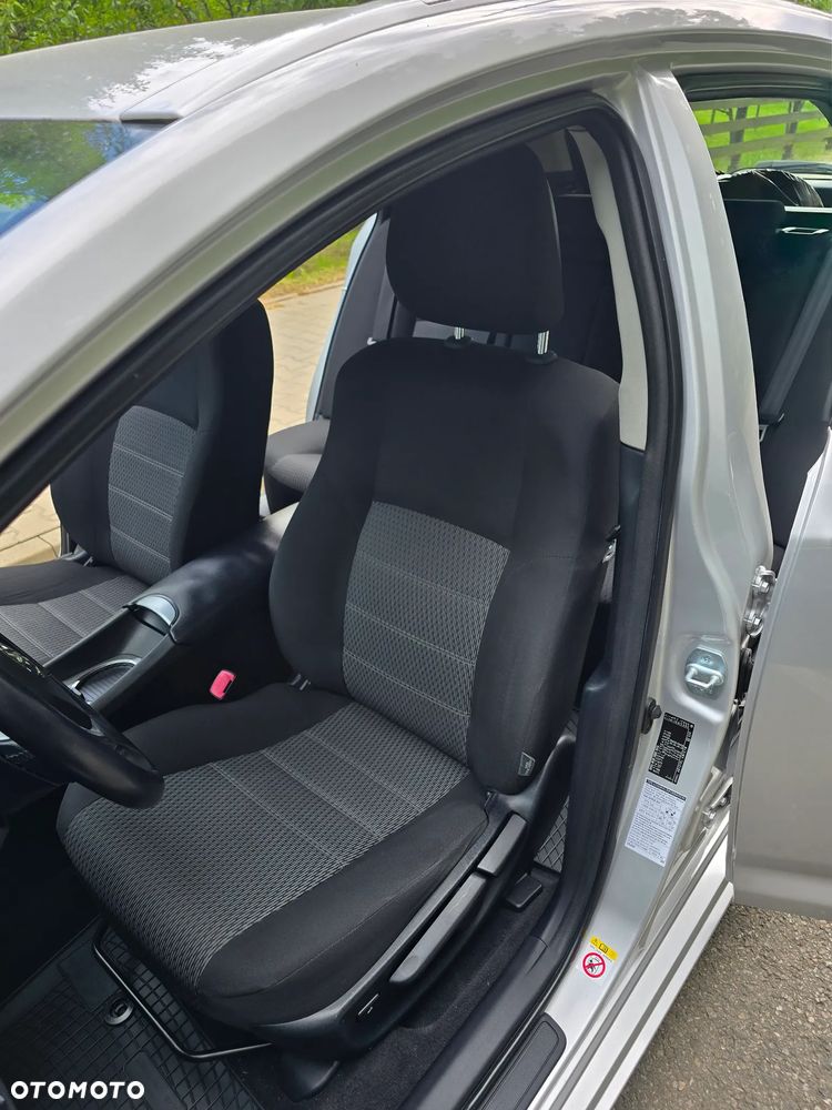 Toyota Avensis 2.0 D-4D Premium - 21