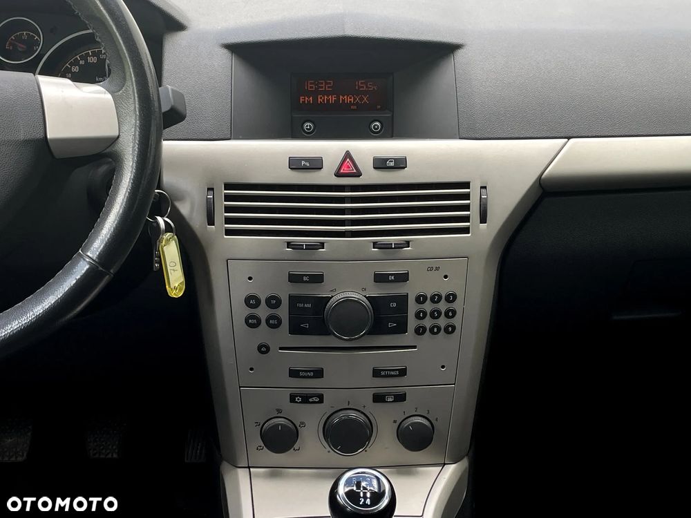 Opel Astra 1.8 Caravan - 26