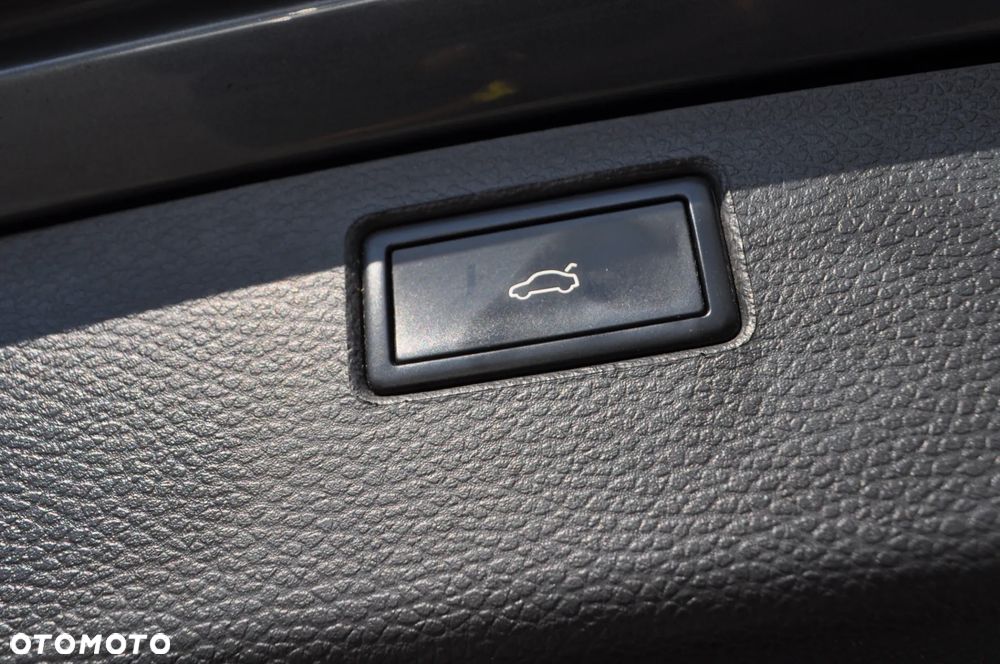 Volkswagen Passat Variant 2.0 TDI DPF Highline - 37