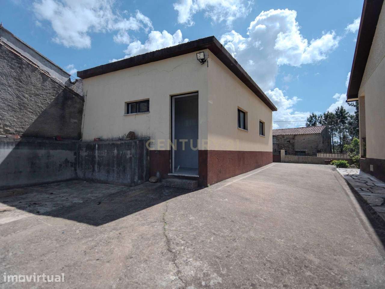 Moradia Térrea T4 com Lote de 1100m² – Conforto, Espaço e Natureza - Grande imagem: 3/48