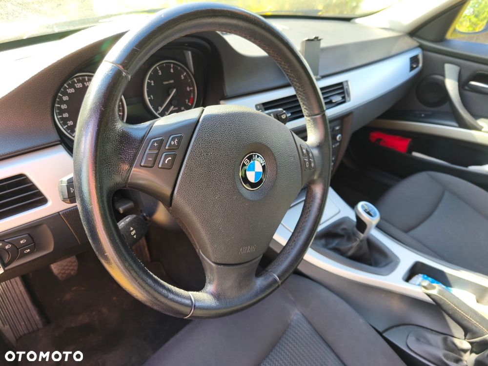 BMW Seria 3 318i - 15