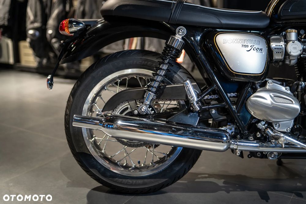 Triumph Bonneville - 30