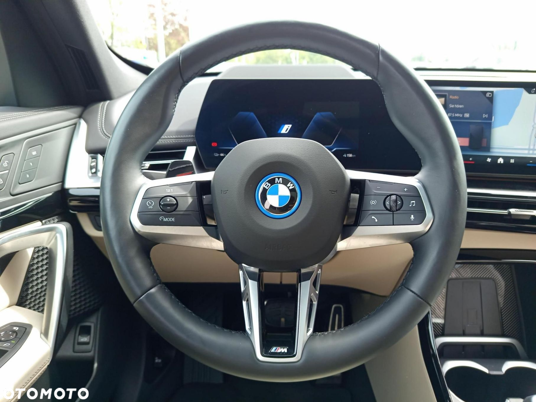 BMW iX1 - 11