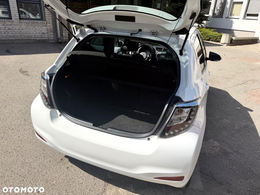 Toyota Yaris Hybrid 100 Dynamic - 6
