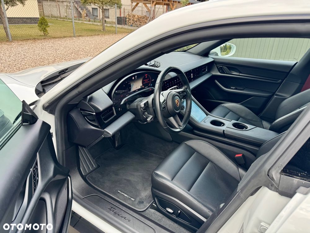 Porsche Taycan 4 - 17
