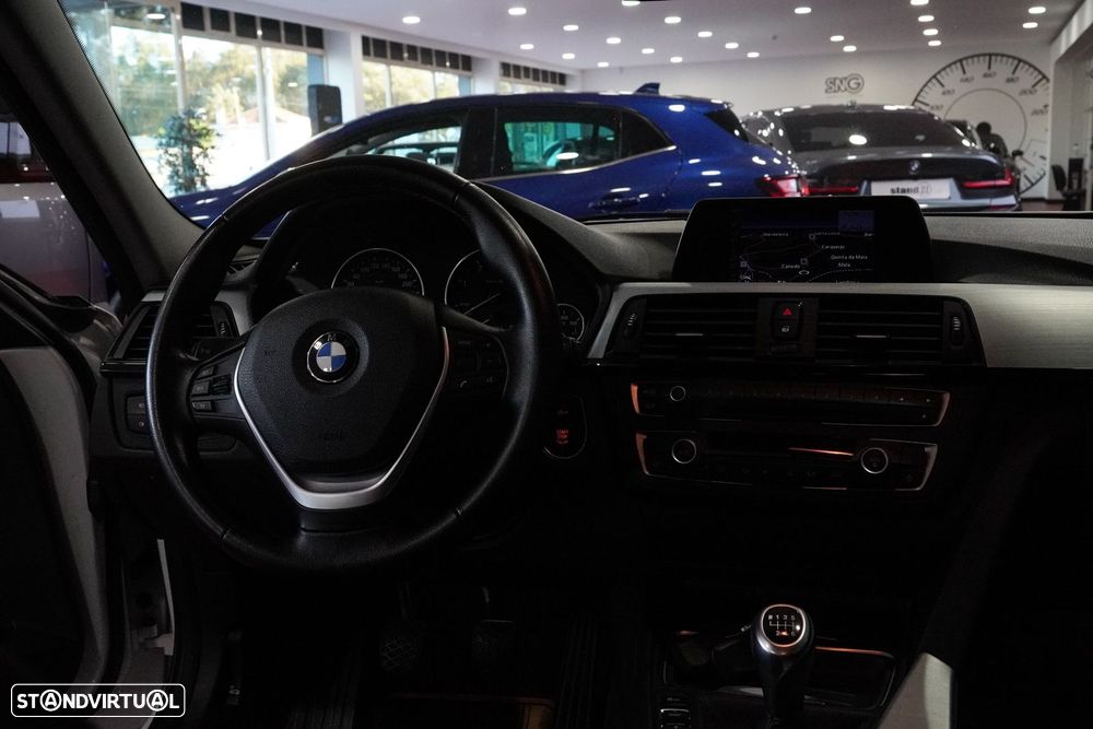 BMW 320 d Sport Line - 3