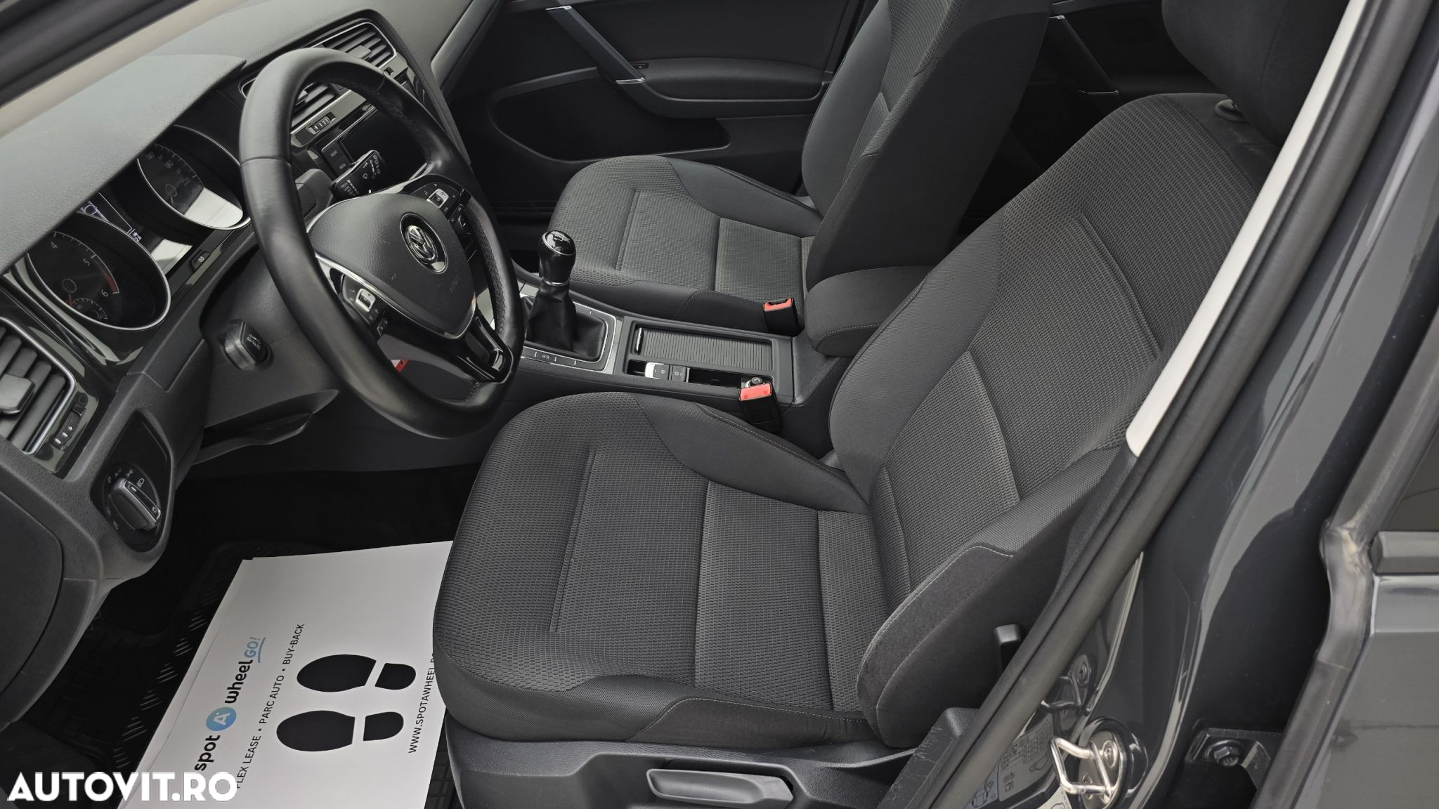 Volkswagen Golf 1.6 TDI Comfortline - 12