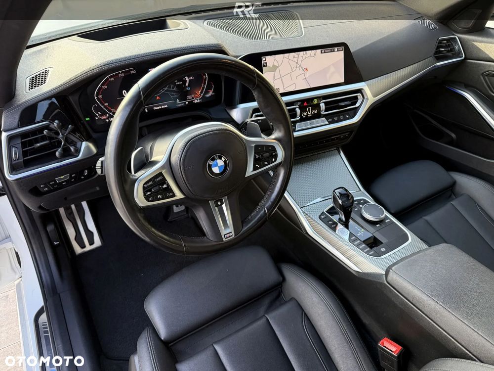 BMW Seria 3 330i M Sport - 28