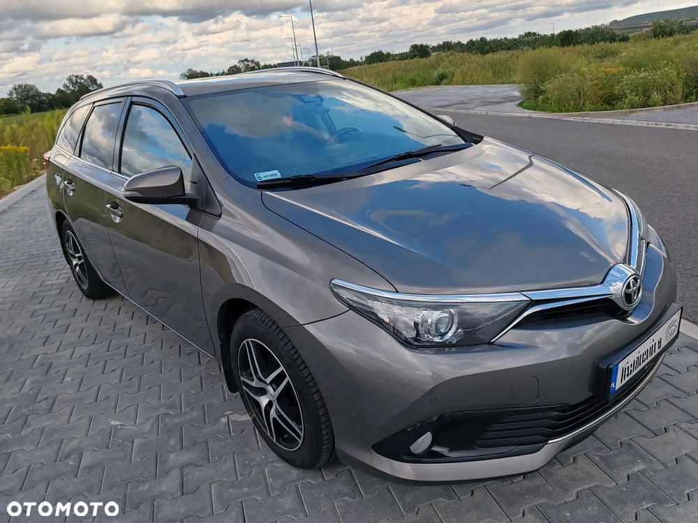 Toyota Auris 1.6 Premium - 4