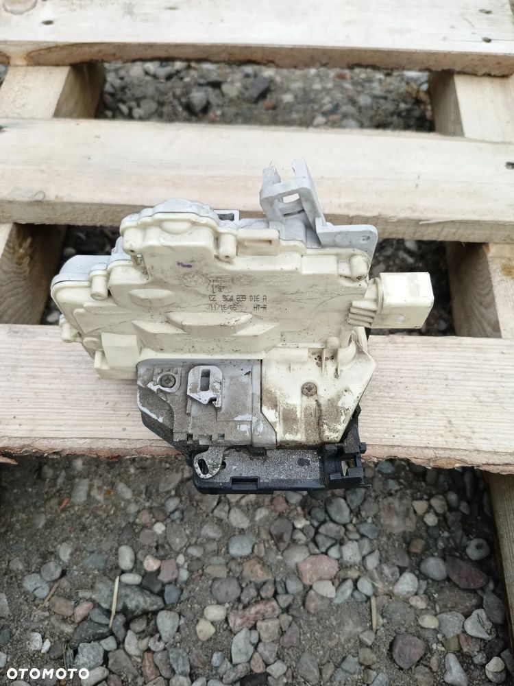 ZAMEK DRZWI PRAWY TYŁ VOLKSWAGEN PASSAT B6 06r KOMBI 7PIN 3C4839016A - 1