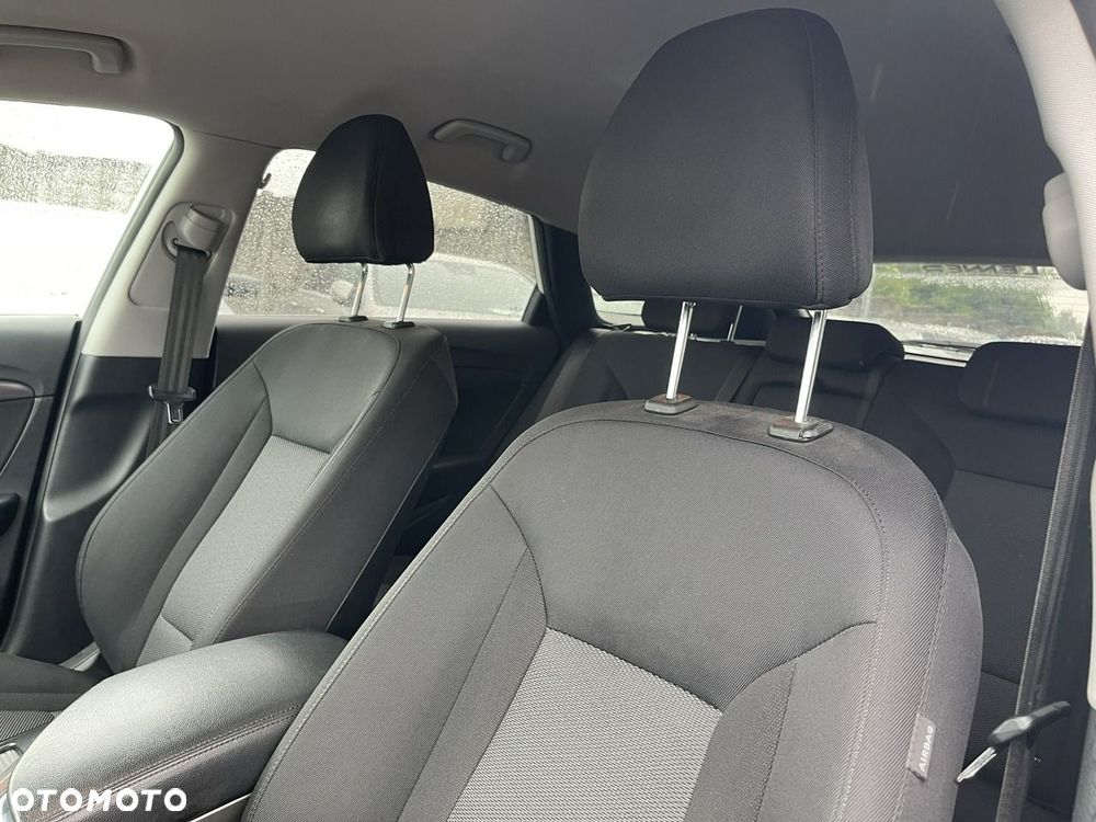 Hyundai i40 Kombi blue 1.6 CRDi DCT Space Plus - 12