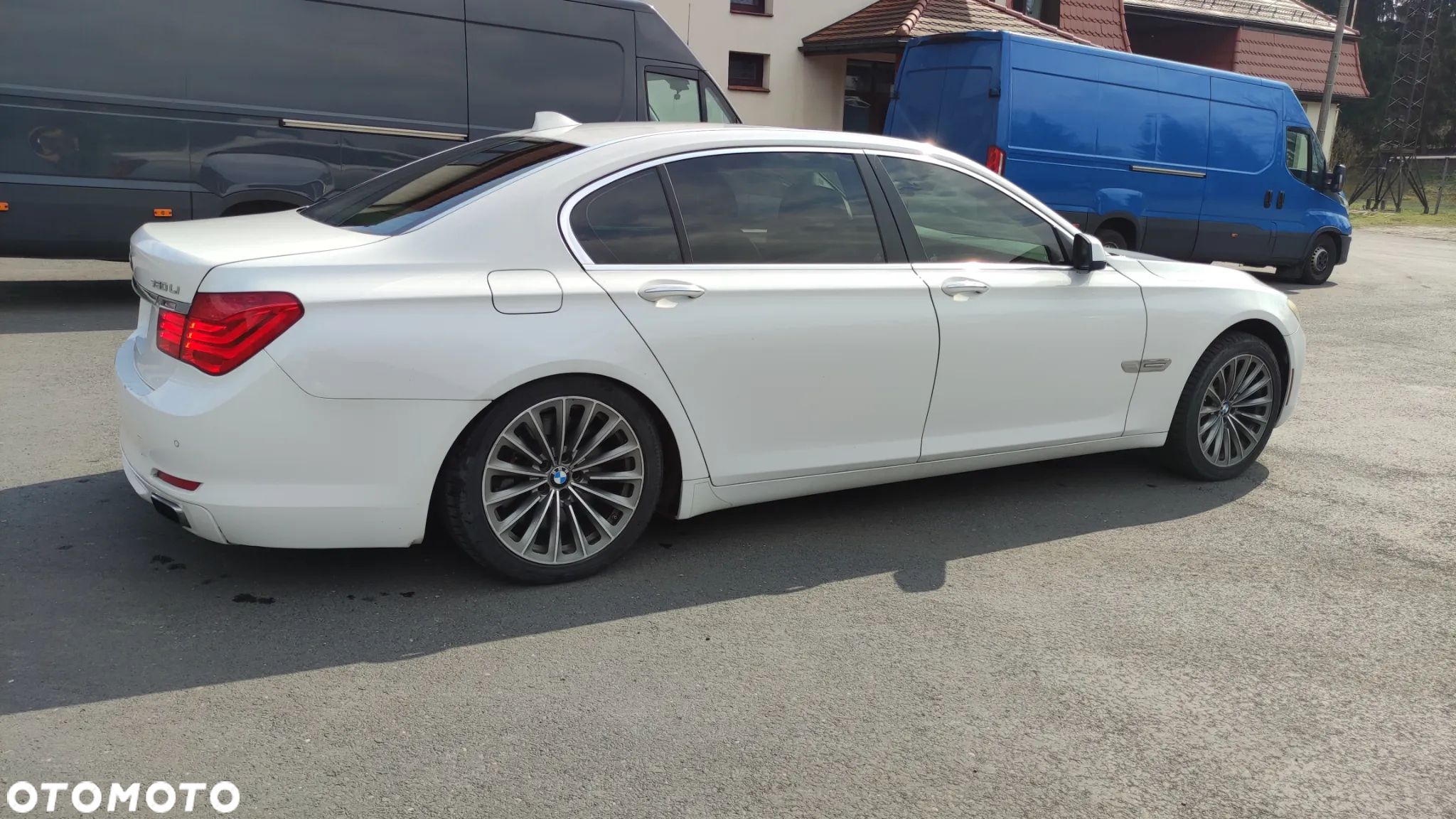 BMW Seria 7 750i L - 8