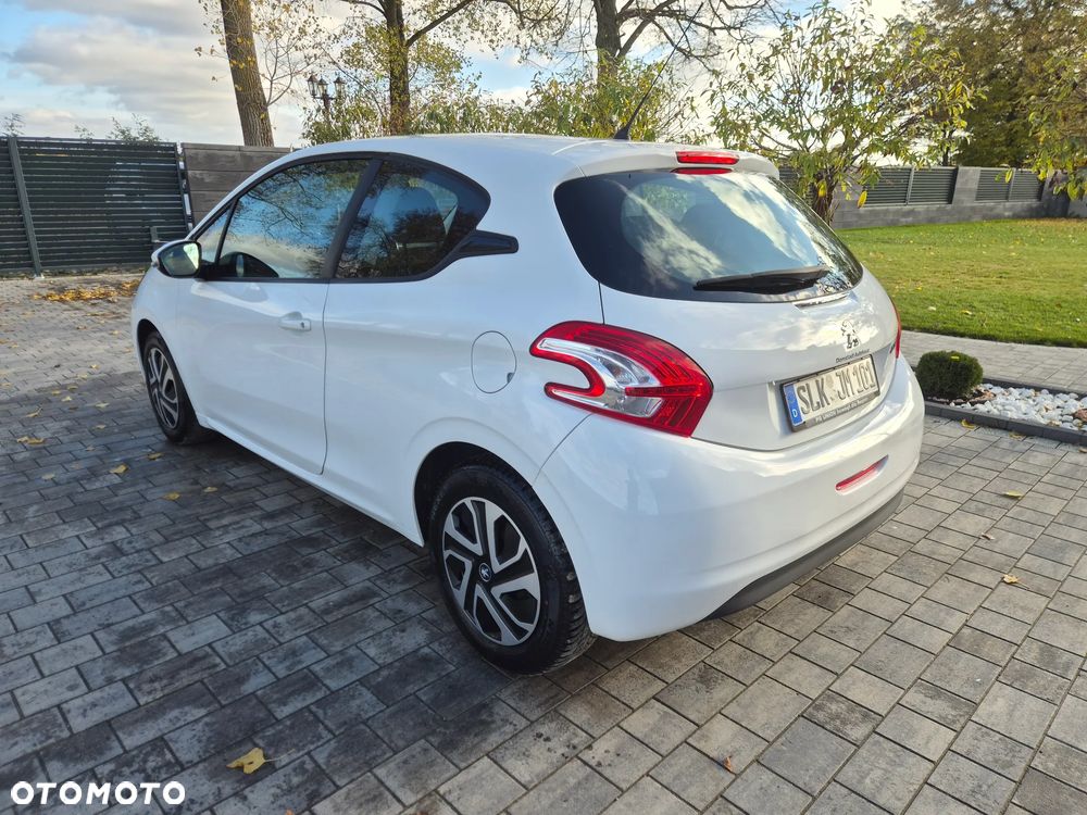 Peugeot 208 - 4