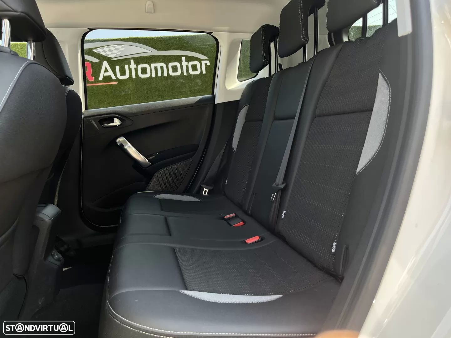 Peugeot 2008 1.2 PureTech Allure EAT6 - 23