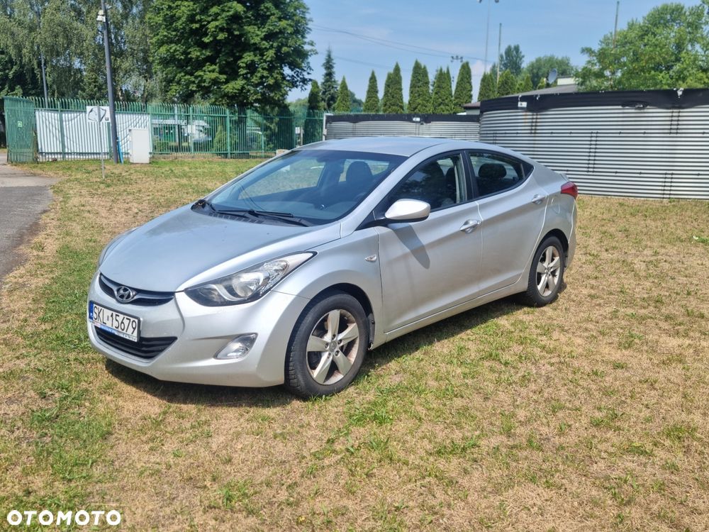 Hyundai Elantra - 1
