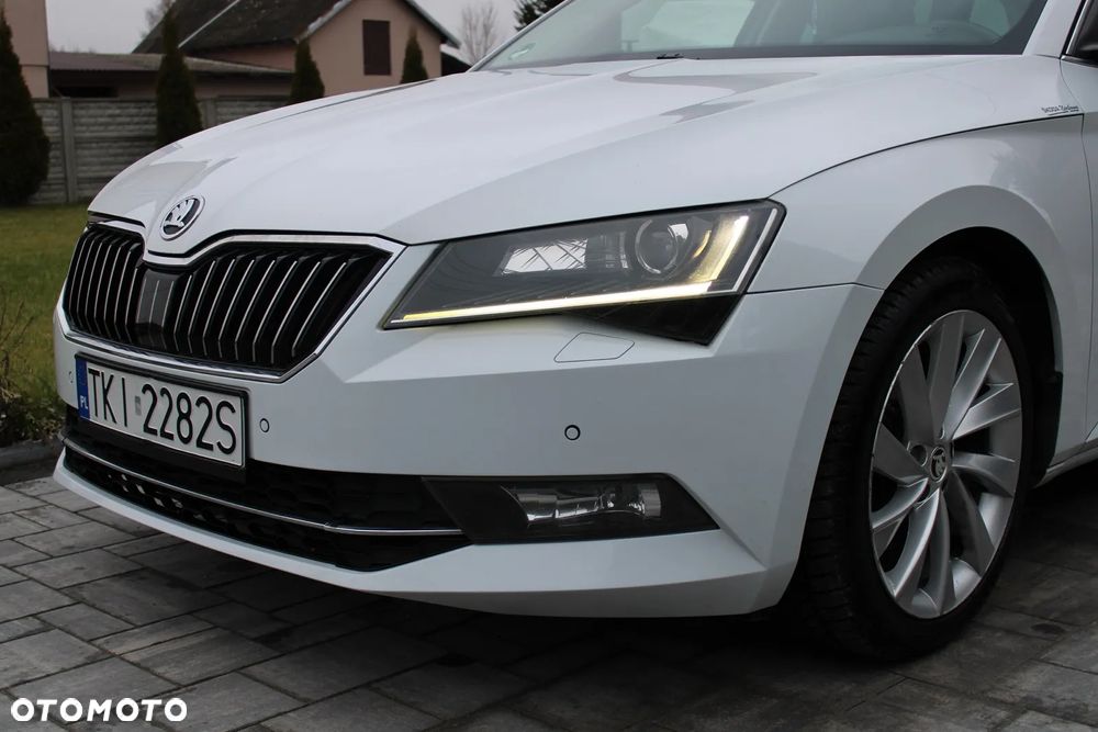 Skoda Superb 2.0 TDI Premium Edition - 15