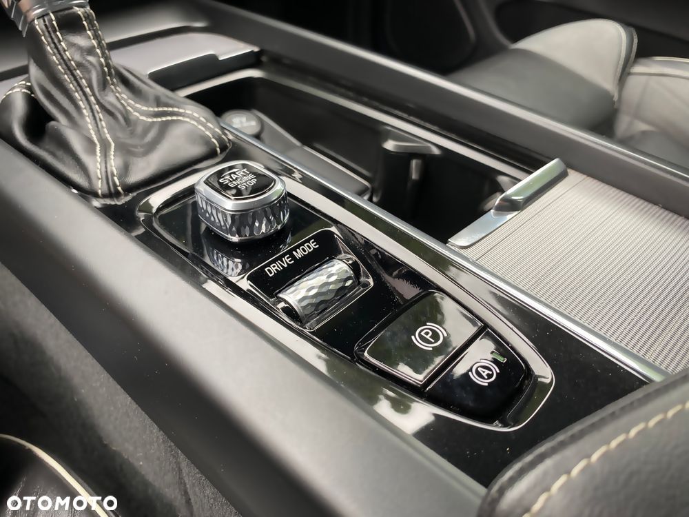Volvo XC 60 D4 Geartronic RDesign - 28