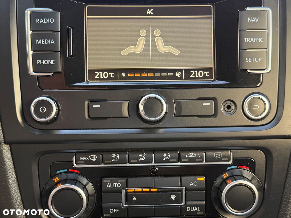 Volkswagen Golf - 6