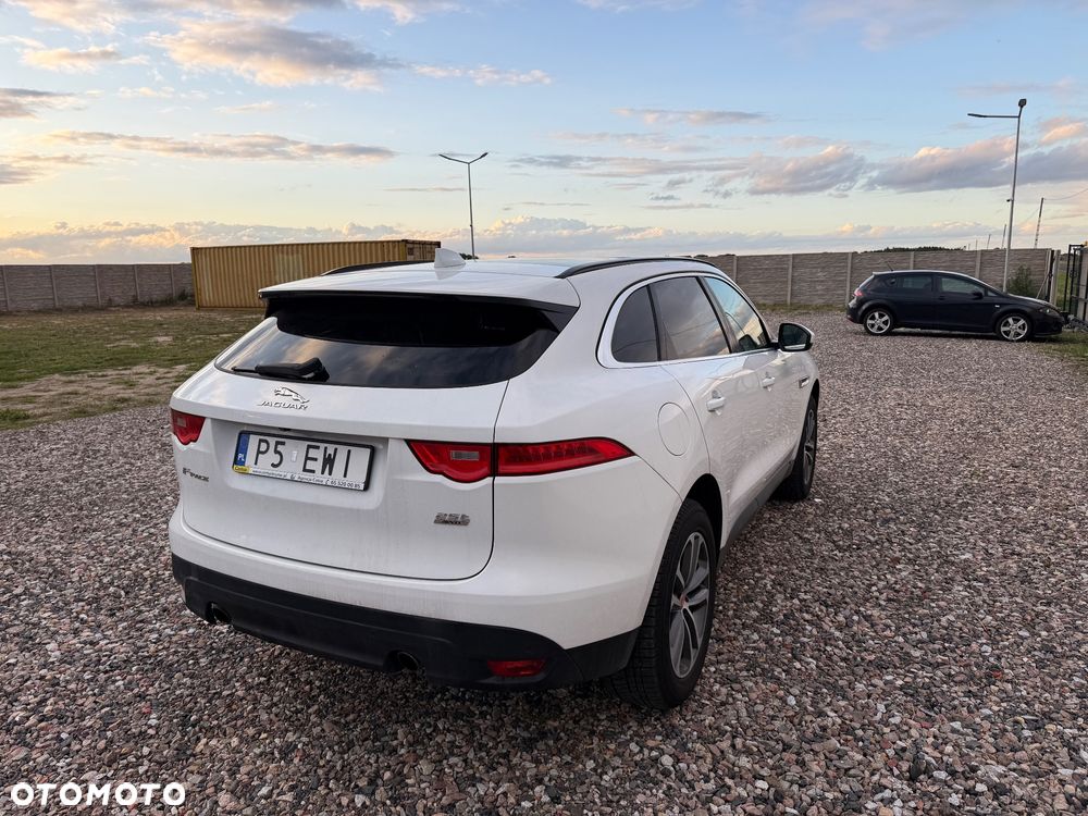 Jaguar F-Pace 25t AWD Prestige - 11