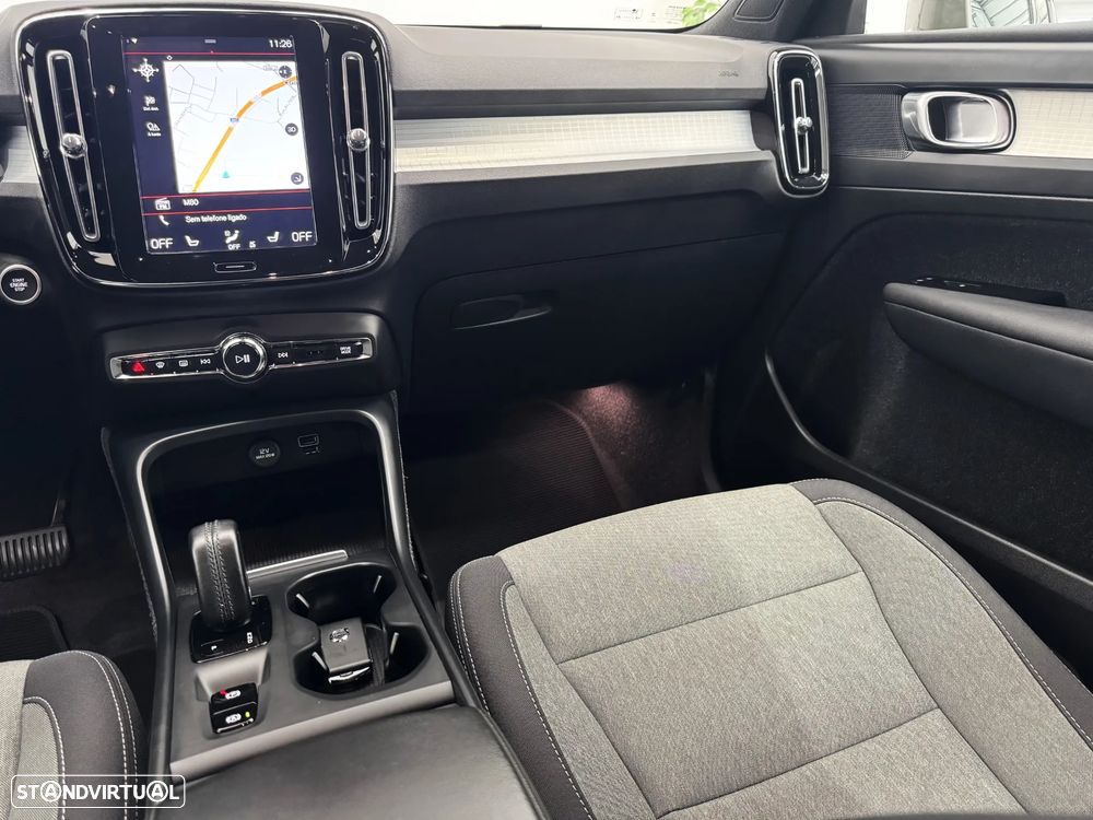 Volvo XC 40 B4 B DKG Momentum Pro - 26