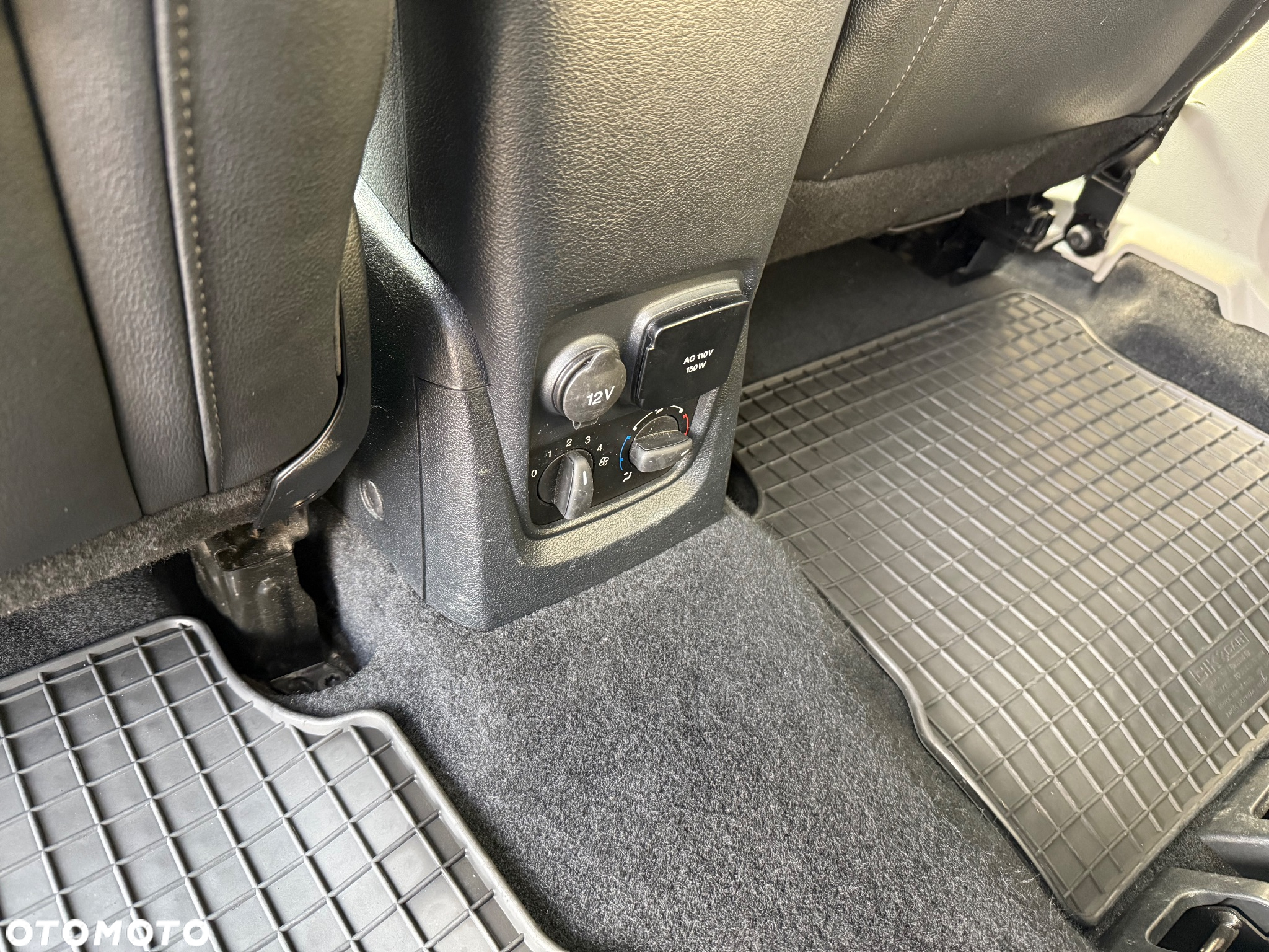 Ford Tourneo Connect Grand - 22