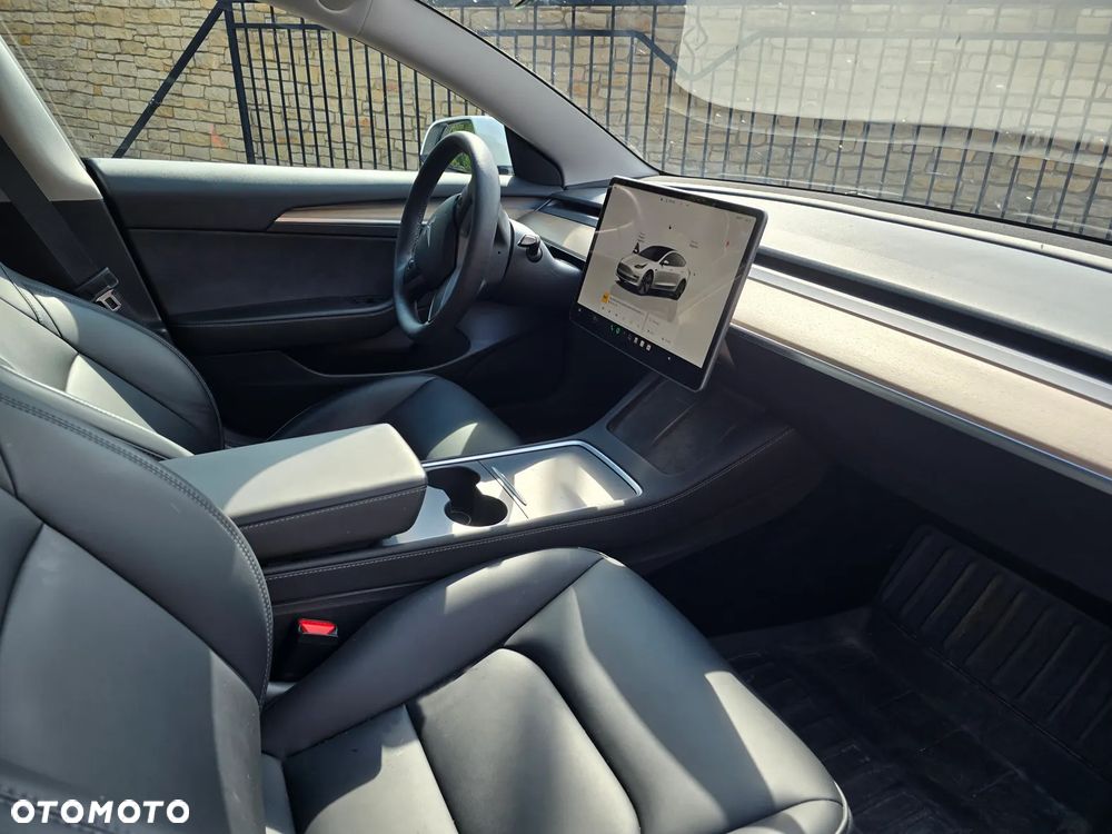 Tesla Model 3 - 3