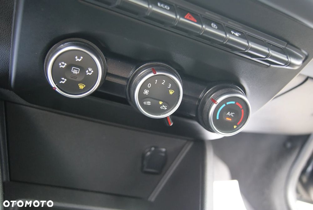 Dacia Duster 1.6 SCe Laureate S&S - 37