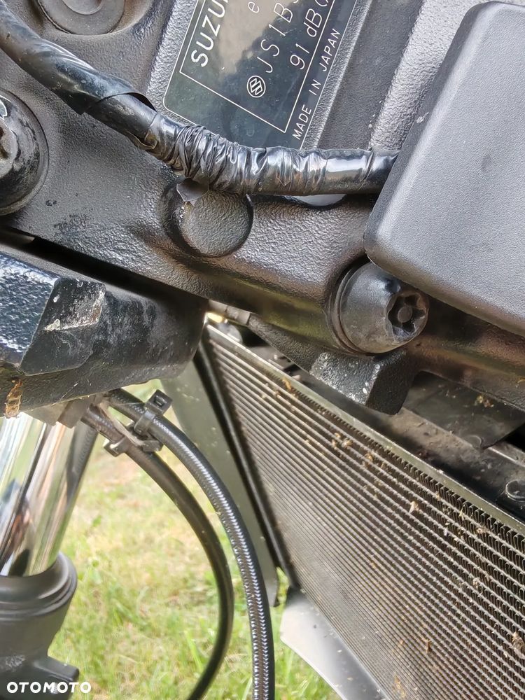 Suzuki GSR - 10